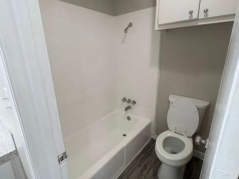 Fairway Apartments — Photo 6