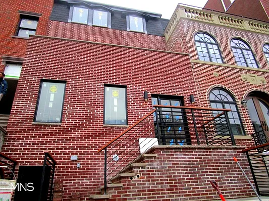 Rented by MNS | media 8