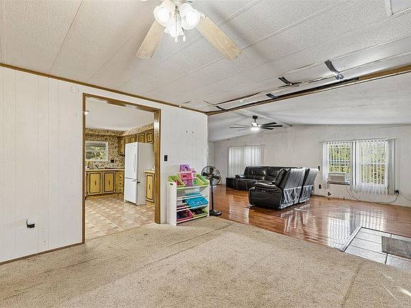 12th image of 19001 Rolling Oak Rd