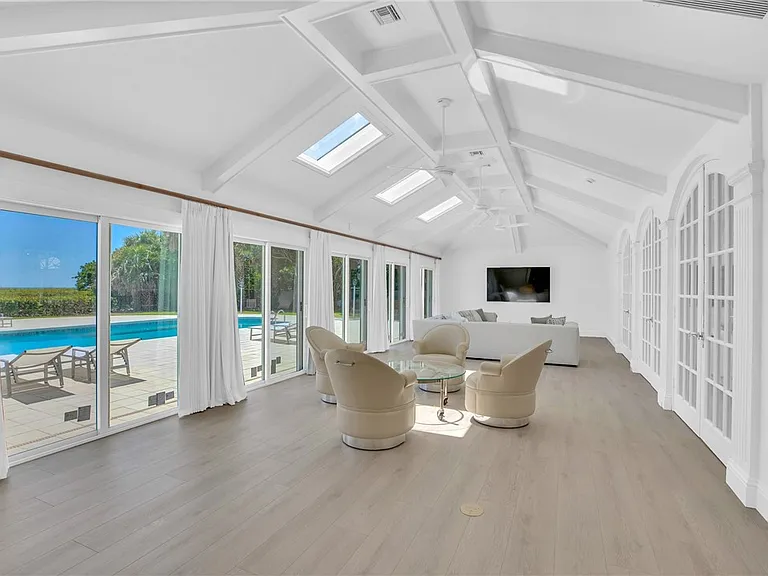1916 Ocean Dr — Photo 21