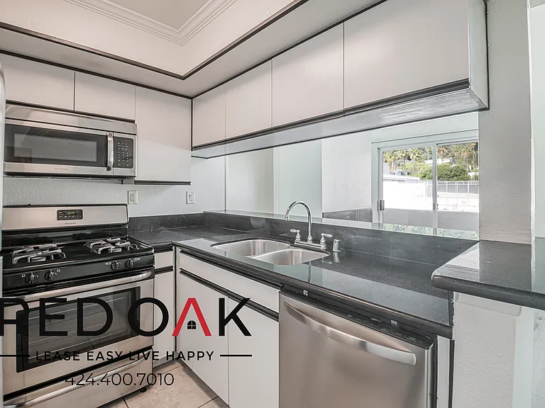 1755 N El Cerrito Pl #404 — Photo 5