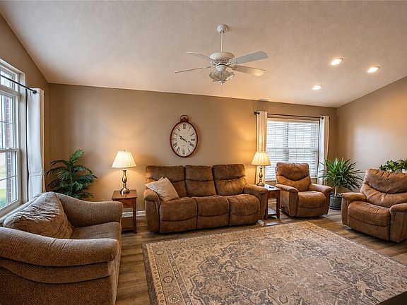 4th image of 1454 Runnymeade Way