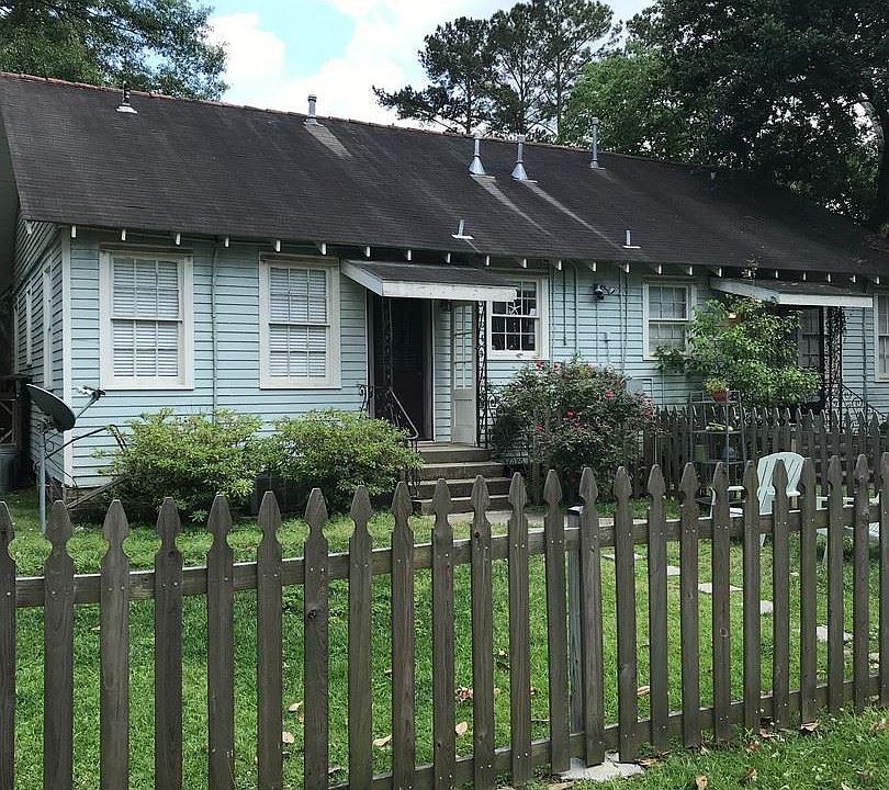 2nd image of 2073 Cloverdale Ave