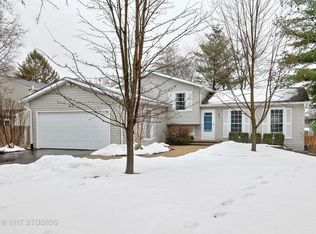 52 Flicker Ct, Naperville, IL 60565