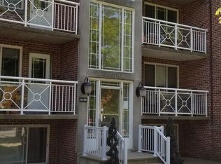 2196 Lakeshore Rd #1A, Burlington, ON L7R1A6