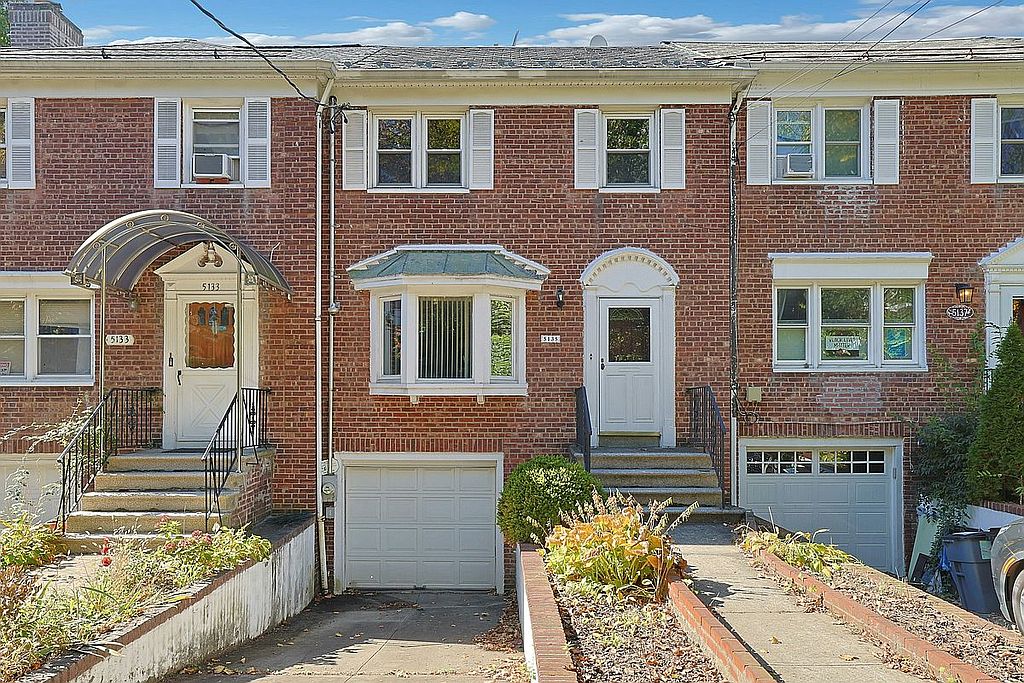 3-bedroom house for sale in Fieldston