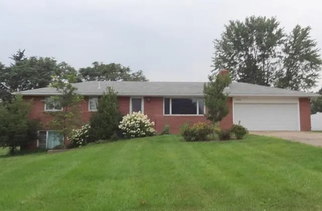 3303 Alpine St NE photo 1