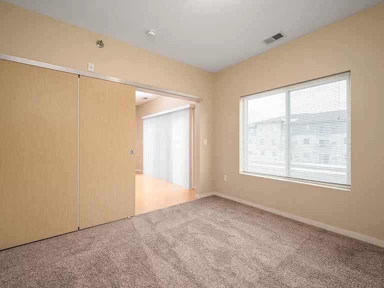 8. Mallview 2B_Bed2_Reverse 8. Mallview 2B_Bed2_Reverse