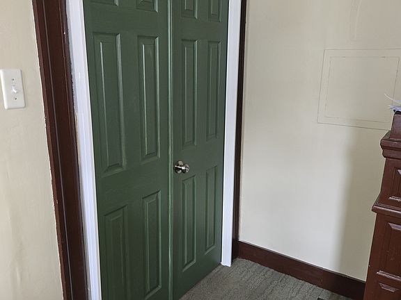 Door to 1st floor apartment