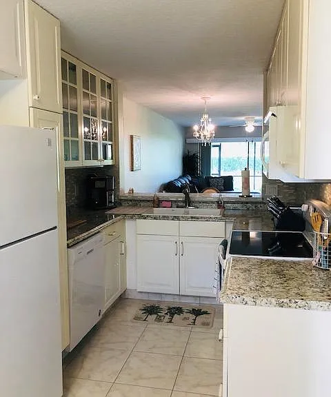 901 Pinecrest Cir #B — Photo 3