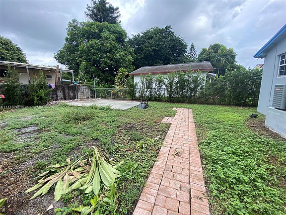 4th image of 2537 Hayes St #2541