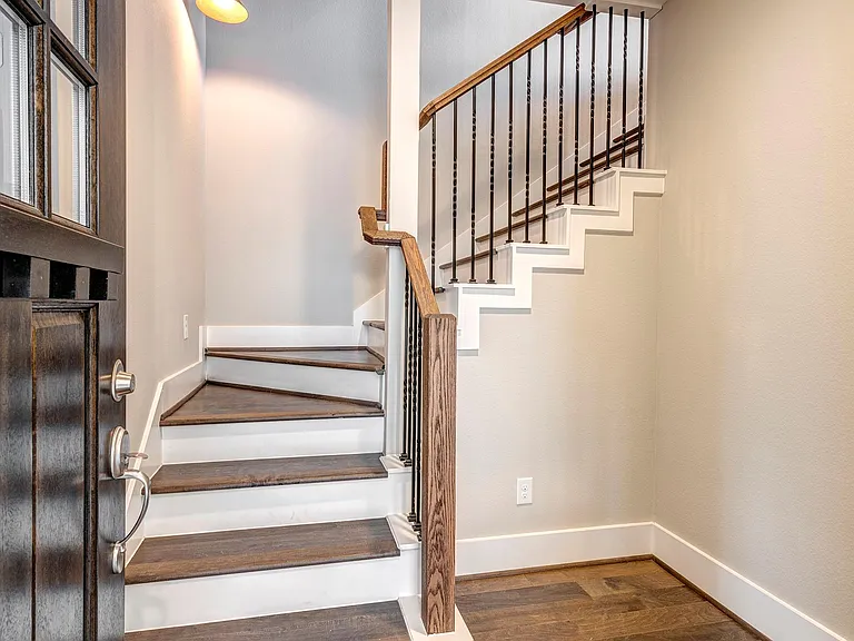 1304 W 23rd St — Photo 3