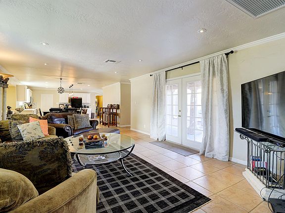 4th image of 1532 E San Juan Ave