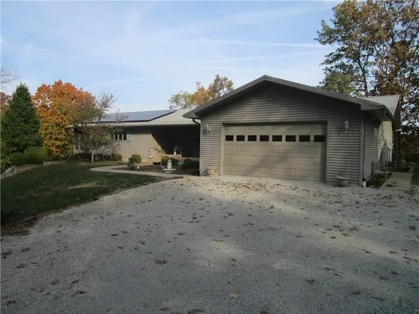 4 Timber Ln, Pana, IL 62557