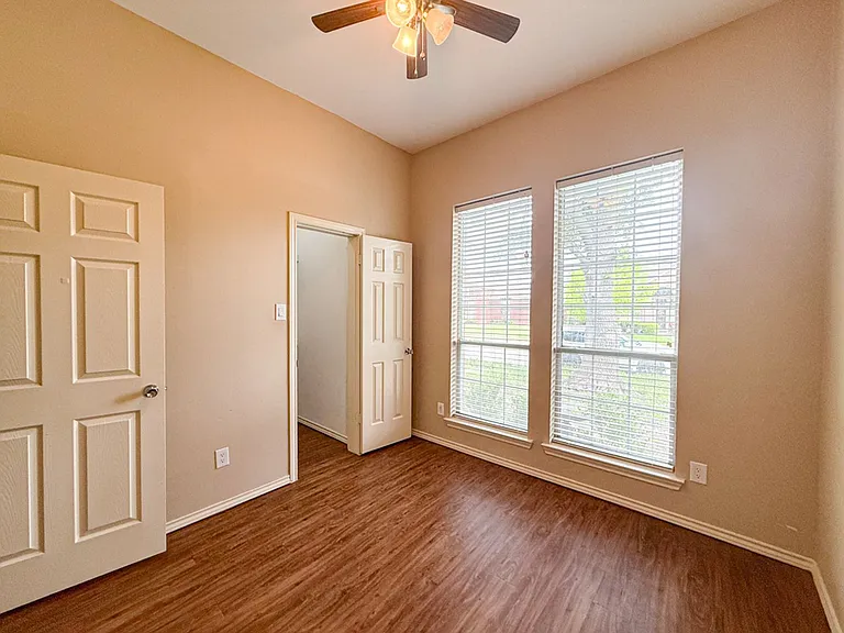 8902 Bayshore Ln — Photo 16