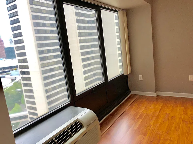 300 Riverfront Dr #14C — Photo 6