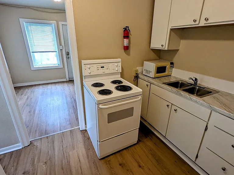419 2nd St #1-7 — Photo 8