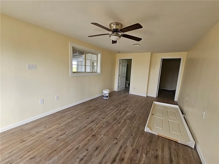 949 Stone St — Photo 10