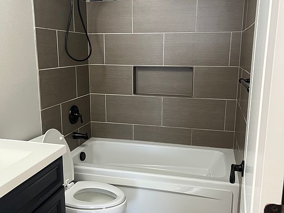 2nd image of 206 NE 170th Ave