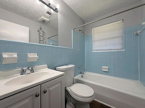 3rd image of 4882 Valley Dale Ct SW #B
