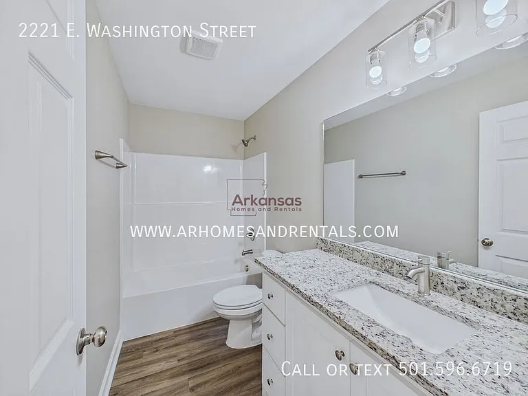 2221 E Washington Ave — Photo 9
