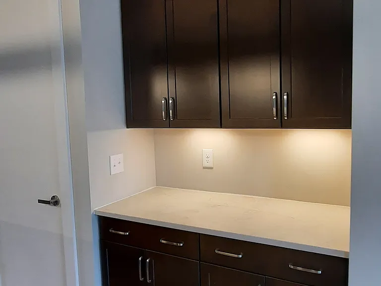 490 W Trinity Ln — Photo 8