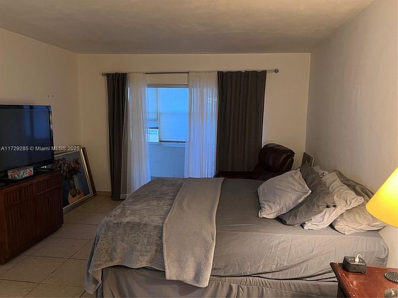 5th image of 1540 NE 191st St APT 211