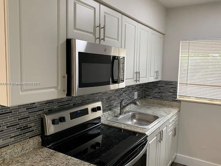2342 N Federal Hwy — Photo 9