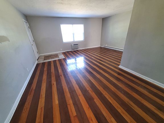 2nd image of 1120 W Hillcrest Ave #2B-1BA-1470SQFT