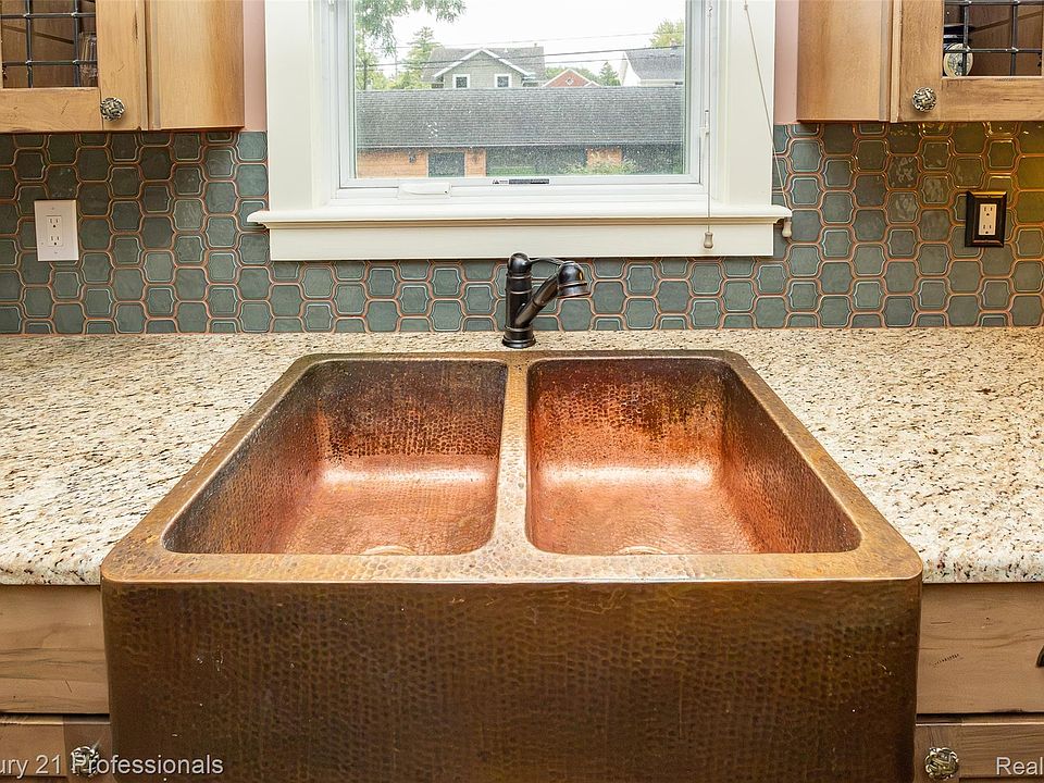 304 Gardenia Ave, photo 13