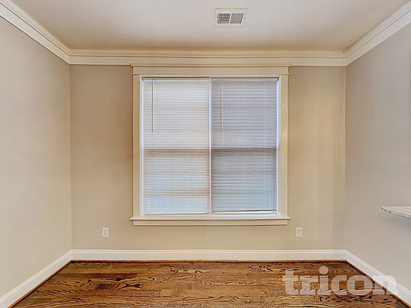 4th image of 150 E Morehouse Ave
