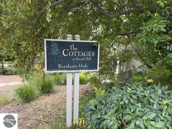 35 Brook Hill Cottages Gln, Glen Arbor, MI 49636