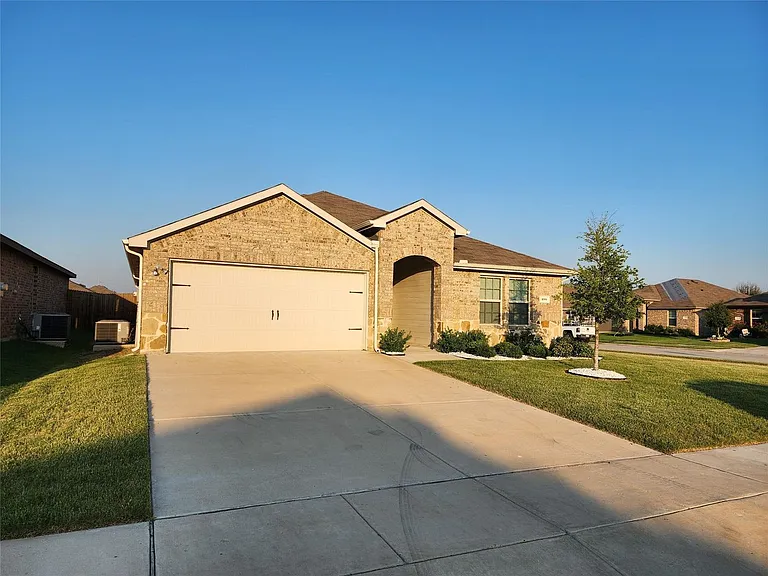 100 Stovall Ln — Photo 1