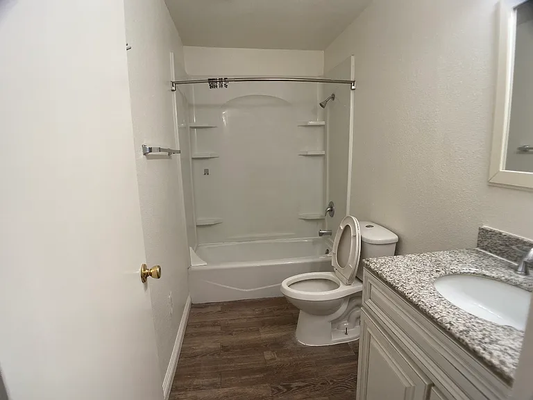 3655 Mount Vernon Ave — Photo 9