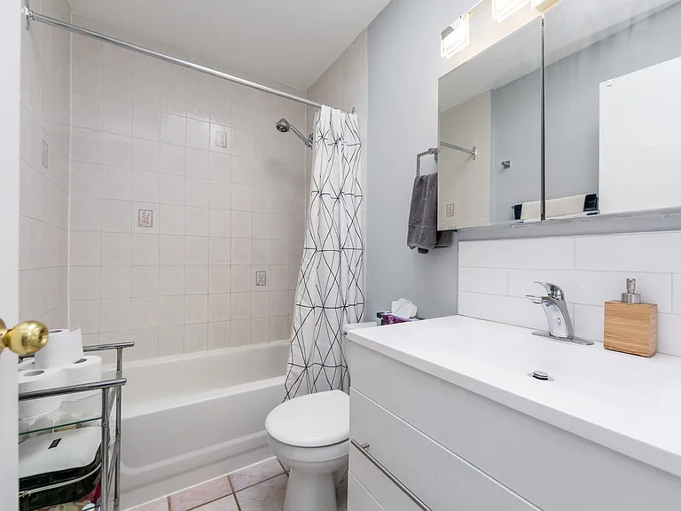 388 Manning Ave #A — Photo 20