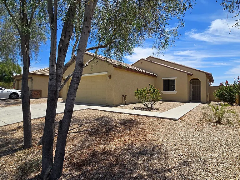 23827 W Yavapai St — Photo 2