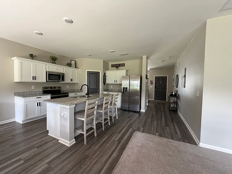 372 Corinth Dr — Photo 6
