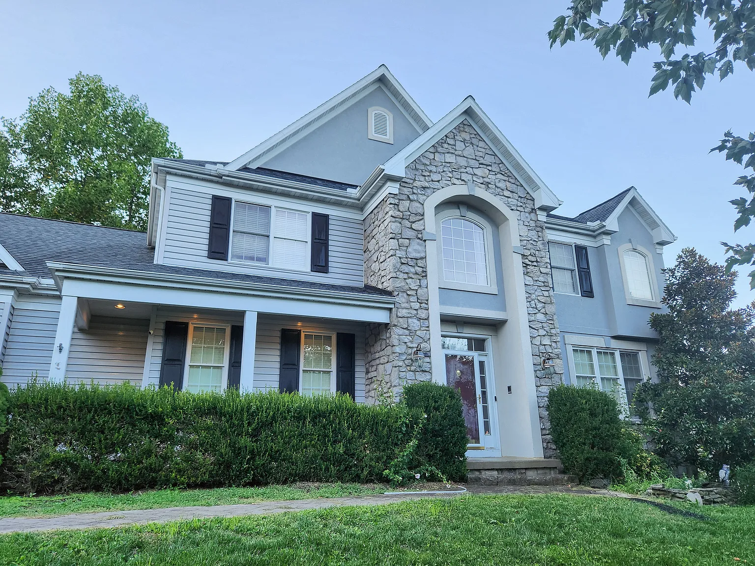 1110 Persimmon Dr photo 1