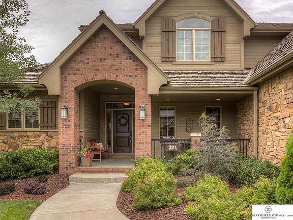 3rd image of 2633 S 191st Cir