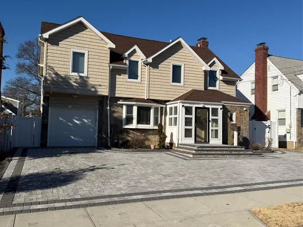 869 De Mott Avenue, Baldwin, NY 11510