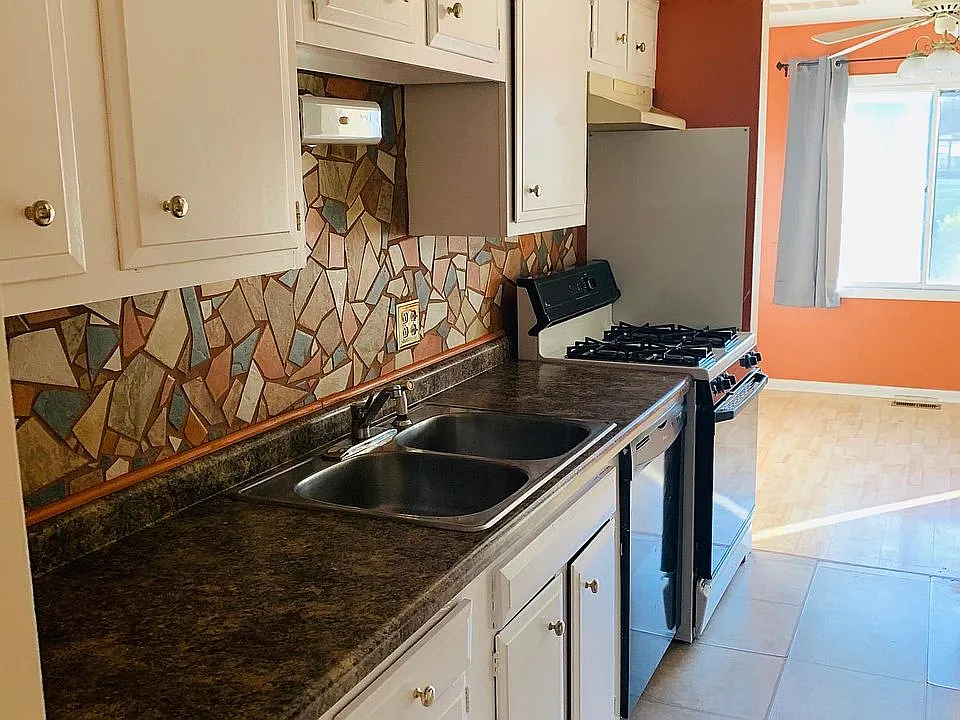1 bed, 900 sqft, $1,720 — Photo 2
