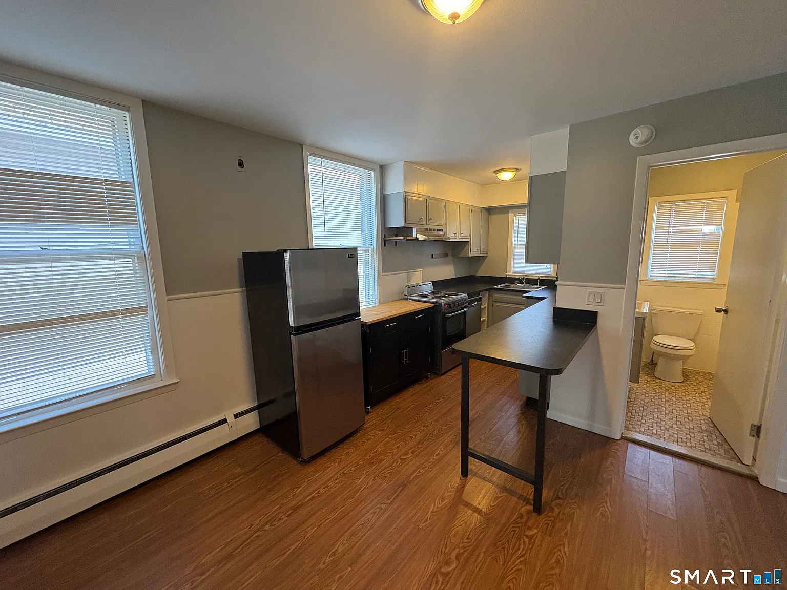 2 bed, 1.0 bath, 1152 sqft, $1,900 — Photo 2