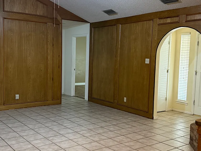 2602 Wydewood Dr — Photo 4