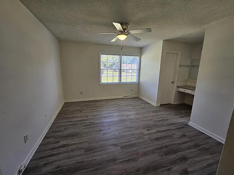 404 Millhouse Rd — Photo 11