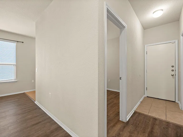 5704 Levenwood Ln — Photo 18