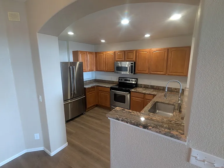 452 Black Feather Loop — Photo 20