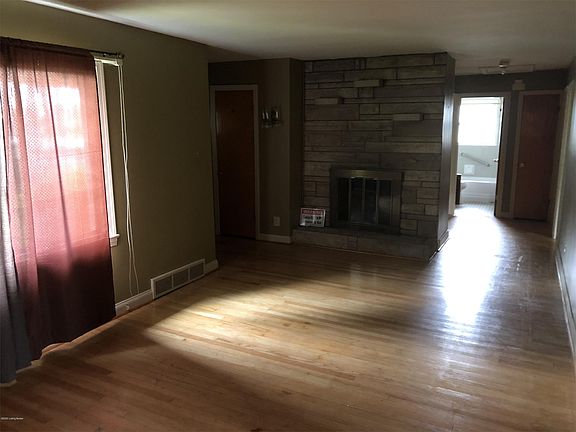 4th image of 2015 Bashford Manor Ln