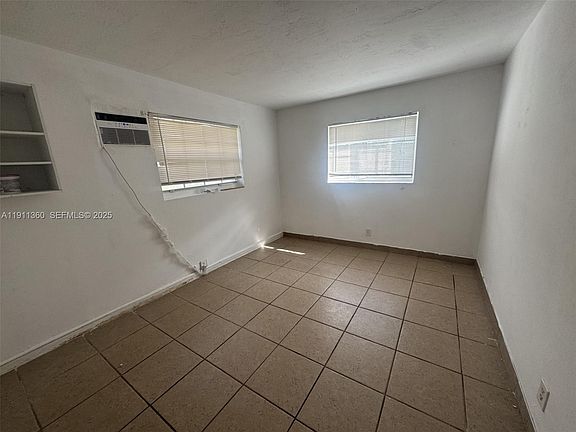 3rd image of 923 SE 2nd Ave #3A
