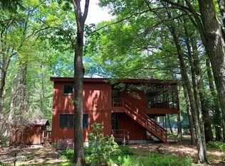 125 Burning Tree Dr, Lords Valley, PA 18428