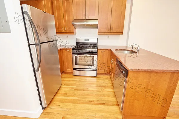 Rented by Genik Group Corp | media 32